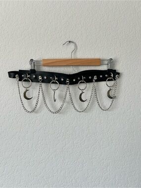 Black Moon Charm Chain Waist Belt